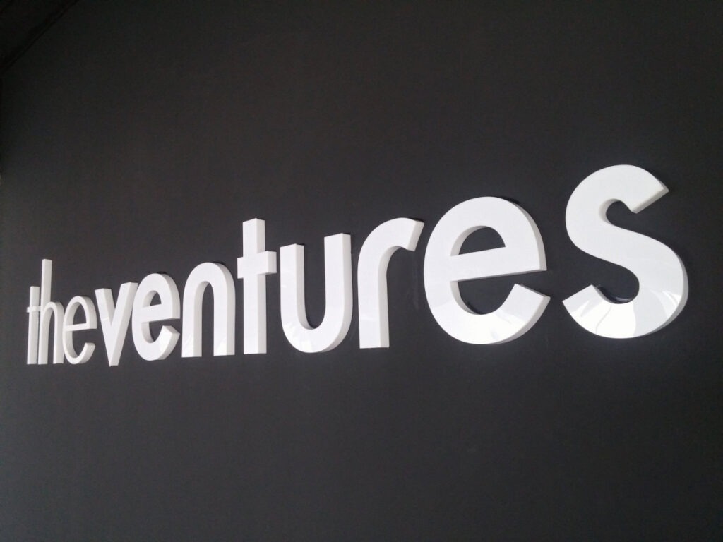 Chữ nổi mica - inox